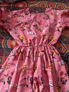 New Floral Top, Midium Size, Creep Type , Trendy Floral Beautiful Top