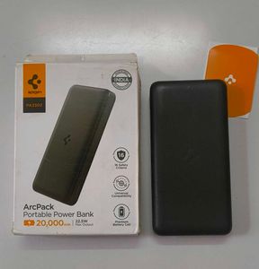 Spigen 20000mah Arc Power Bank