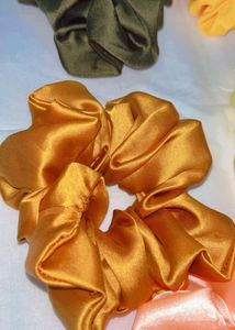 Retro Fluff Scrunchie