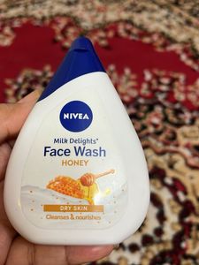 Nivea Milk Delights Honey Face Wash