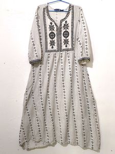 Kurta Top With Beautiful Black Handwork Neck✨