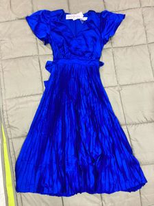 Forever New Maura Short Sleeve PleatedNWTMidi Dres