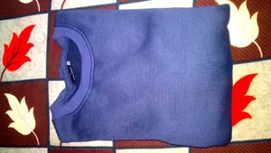 this is a nevy blue sweatshirt from highlander