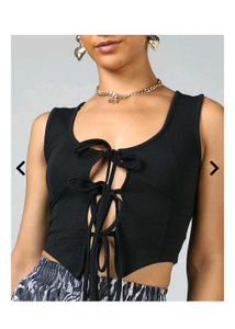 Trendy Black Tie-Front Crop Top
