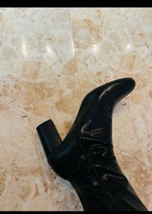 Chic Black Knee-High Boots