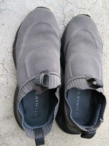 Neeman's Grey Sneakers