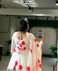 Elegant White Heart Print Kurta Set