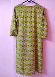 Lemon Green Avaasa Kurta With Gold Gilt Design