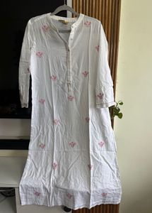 White Embroidered Cotton Kurti