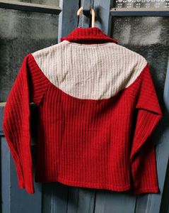 White-Red Girl&#39;s Sweater