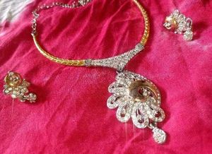 Preety Necklace With Ear Rings
