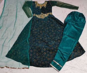 Today&#39;s Sell 🎉🎉🎉 Teal Embroidered Anarkali Suit