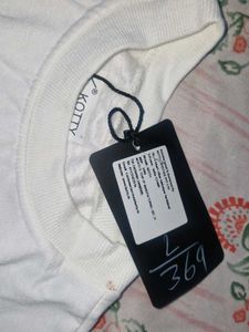 Stylish White Pullover Sweatshirt