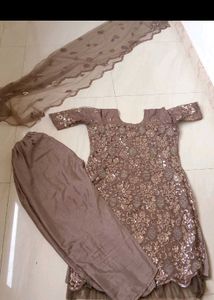 Pakistani Kurta Set Grab This