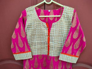 Pink And Offwhite Gold Printed Kurtha For Women