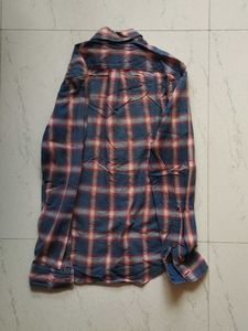 Levi&#39;s Plaid Button-Down Shirt