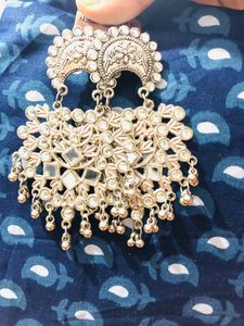 I’m Selling Earing