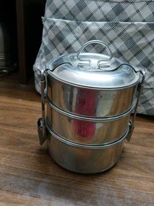 Tiffin Carrier like new