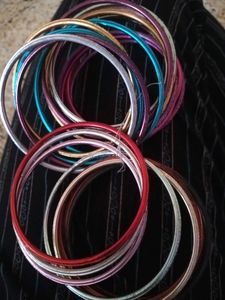 Multicolored  Metal bangles, which is in 2.6 size