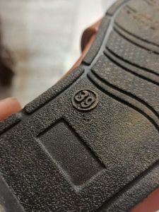 Chic Brown Chain Flats