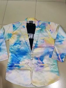 Iconic tshirt with coat 🧥!