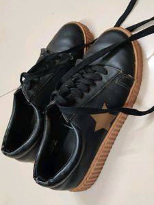 Black Roadster Sneakers 🖤🤩