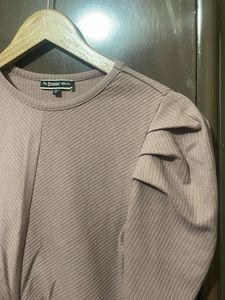 Ribbed Knot-Front Puff Sleeve Top