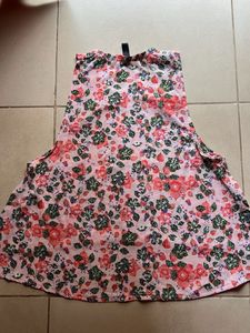 Beautiful Top-Floral For Beach Vibe