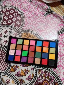 RI Beauty 28 Color Eyeshadow Palette