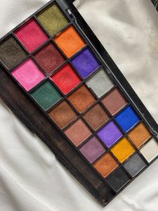 Multicoloured Eye Shadow Palette