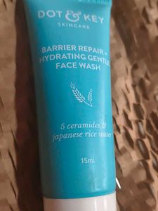 Dot &amp; Key Face Wash