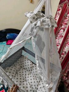 Baby bassinet with canopy