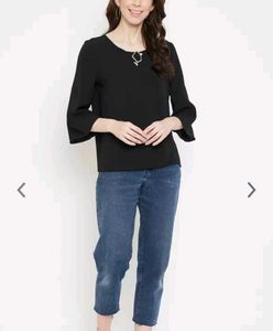 Madame Black Keyhole Neck Regular Top