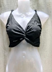 22137. Black Twist Front Top