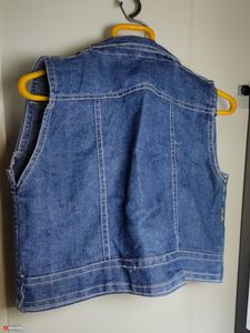 Sleeveless Blue Denim Jacket With White Inner