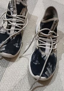 Girl&#39;s Sneakers