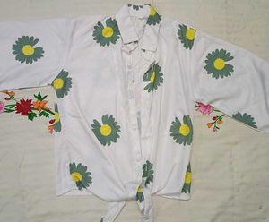 Trendy Floral Tie-Front Top