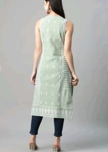 Stylish Sleeveless Green Kurta