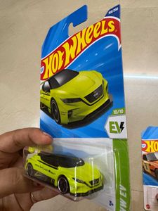 Hot Wheels Nissan(Th) &amp; 94 Bugatti EB110 SS