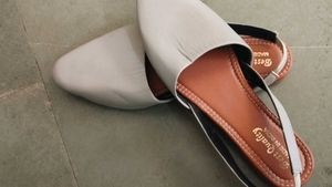 Flat Sandal In Light Grey Color Size 41 Never Wore