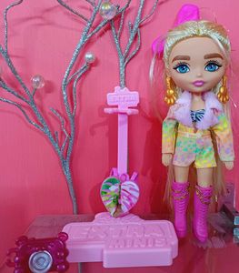 Barbie Extra Minis Travel Doll with Safari Fashion