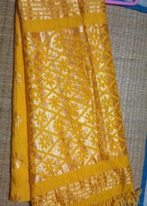 Elegant Yellow Dupatta with Floral Design
