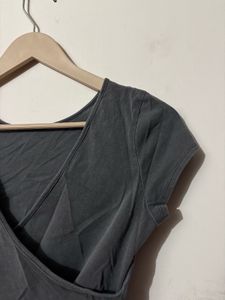 Women&#39;s V-Neck Crop Top
