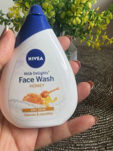 Skincare Bundle: Plum, Lotus, Nivea