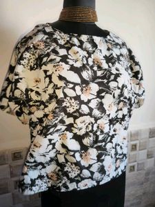 BOGO 🎁 Buy One Get 1 Free🎁  Large/XL Floral Top