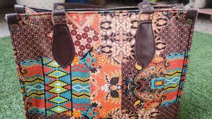 Sabhiyasach Print Hand Bag