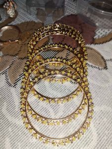 Earrings 💕 Bangles🌷 hairclip💗(Unused)