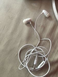 White Wired Earbuds