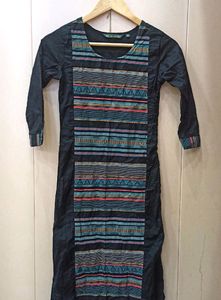 Avaasa Black Printed Kurti (Women)