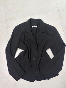 Chic Black Blazer 🫶🏻( small defect not visible)